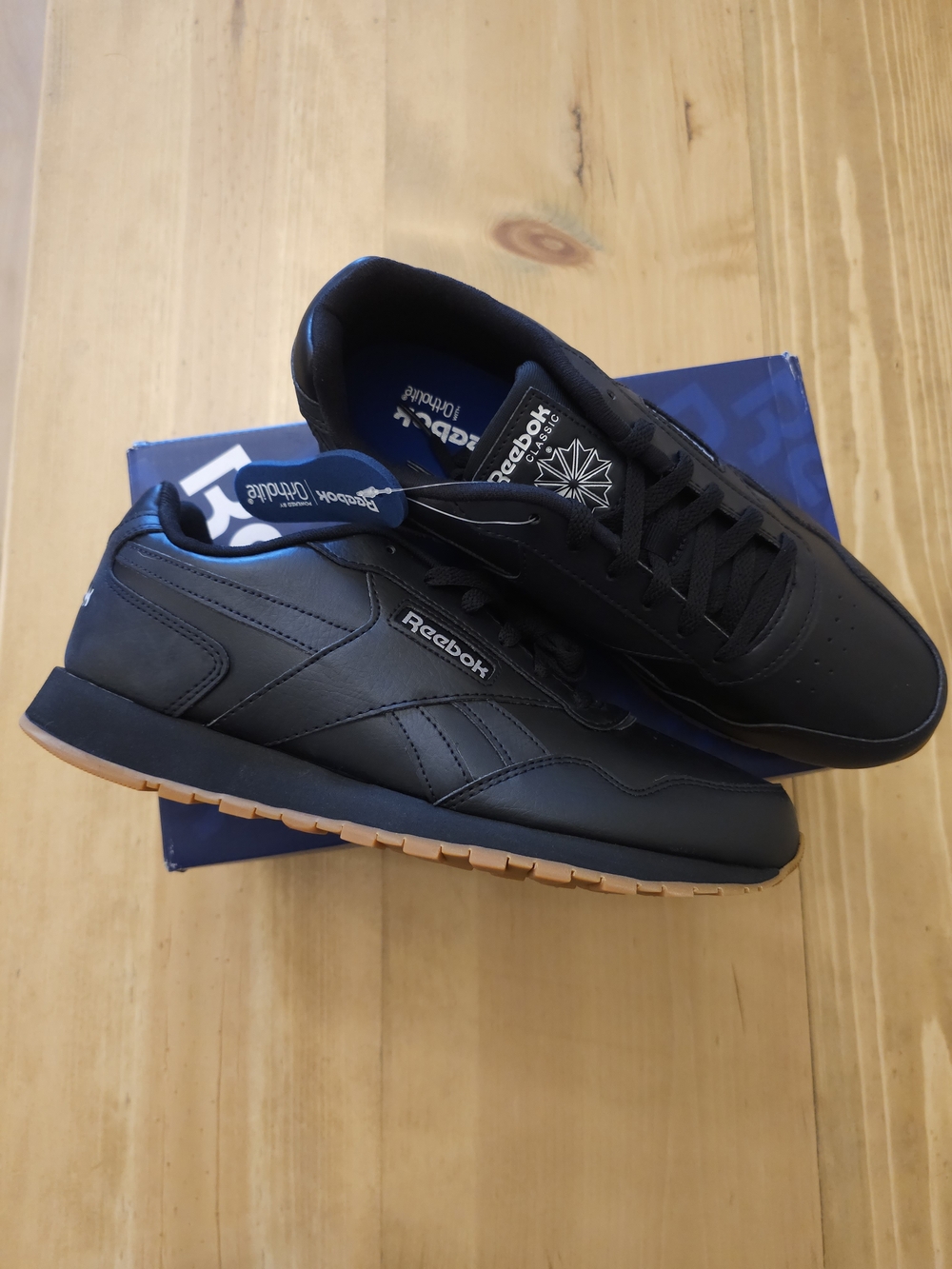 Reebok Classic Men's Black Leather Sneakers - Picture 2 of 4
